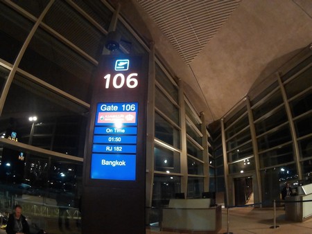 クイーンアリア新国際線ターミナルアンマン搭乗アンマンバンコク香港rj182