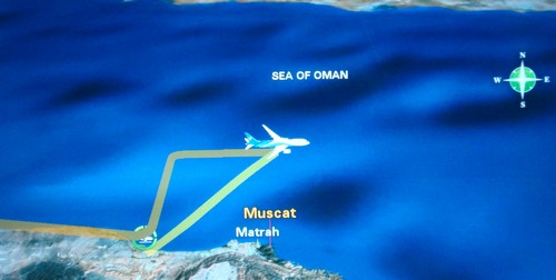 oman air cabin new business class paris muscat map lcd screen